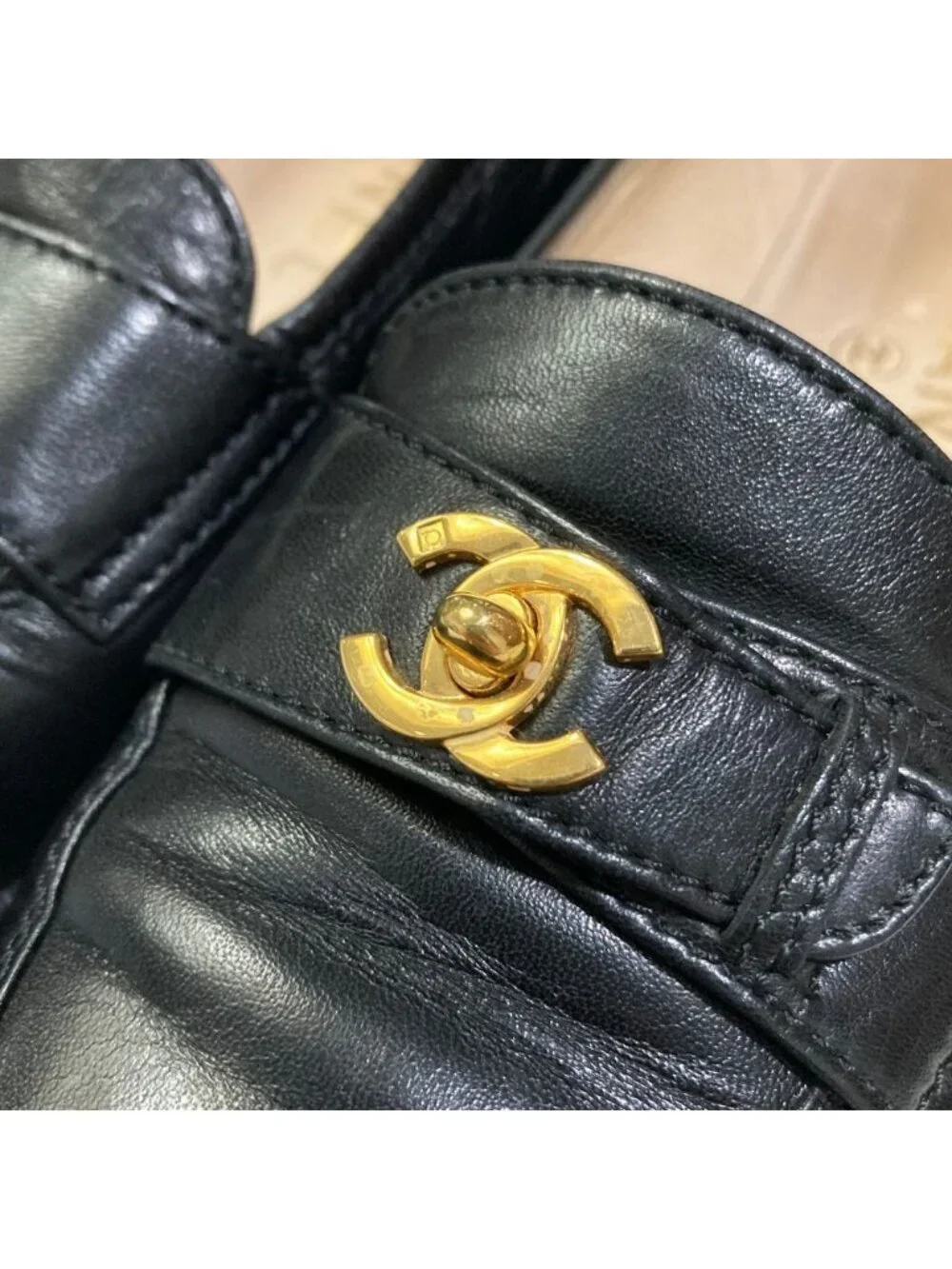 Chanel Vintage Turnlock CC Logo Leather Loafers Equivalent Black Second